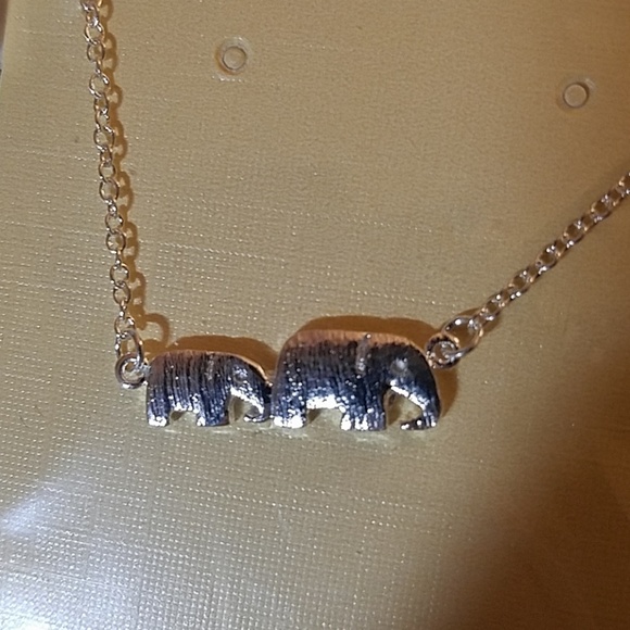 Silver Tone 1" Elephant & Baby Necklace 18" - Picture 1 of 1